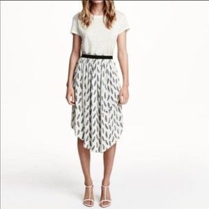 H & M Women's Feather Print Skirt Nice Cut size 4